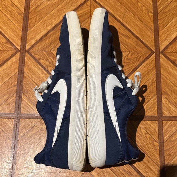 Nike SB Men's Dark Blue and White Sneakers - Picture 5 of 5